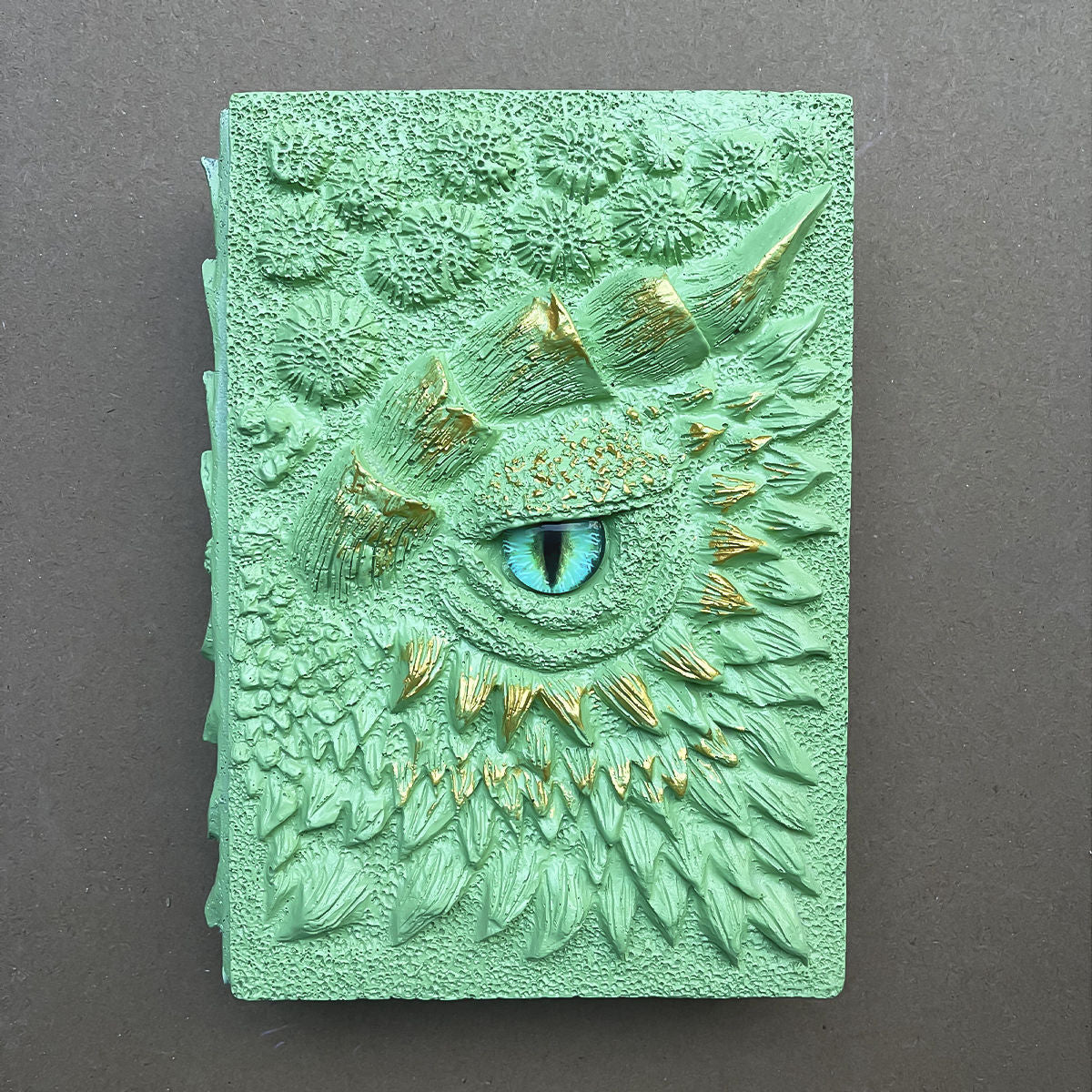 New Clear Cream-Colored Resin Animated Dragon Book with Demon's Eye for Independent Site